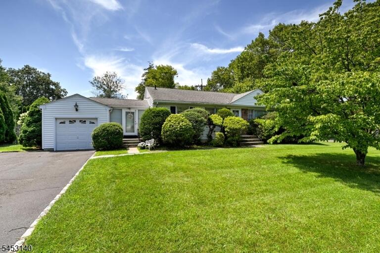 Property listing MLS 4050231 photo 2