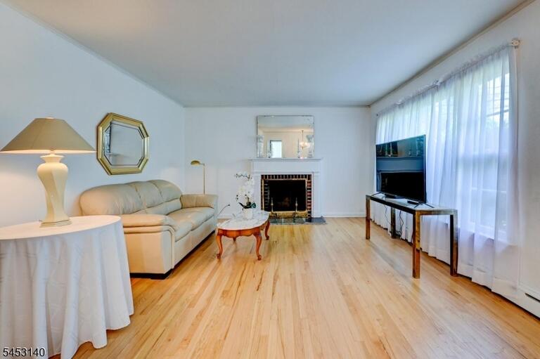 Property listing MLS 4050231 photo 9