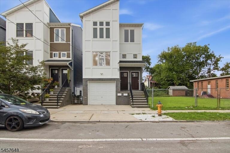 Property listing MLS 4050270 photo 1