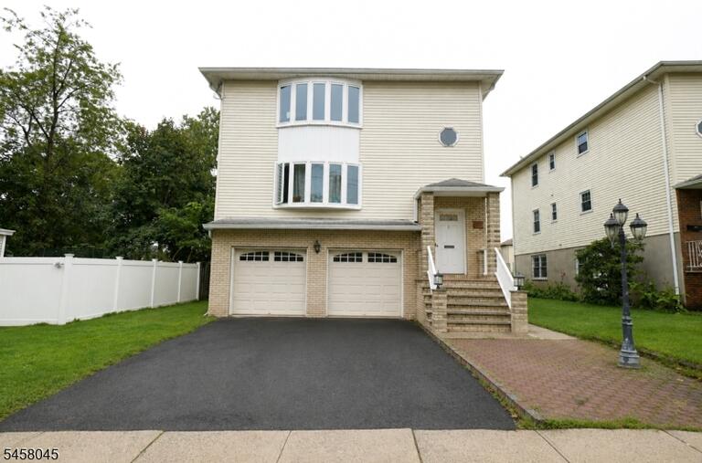 Property listing MLS 4050330 photo 1