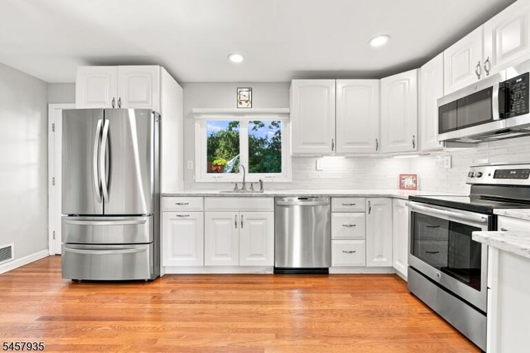 Property listing MLS 4050336 photo 3