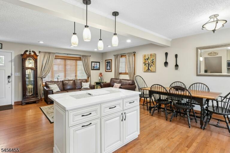 Property listing MLS 4050350 photo 10