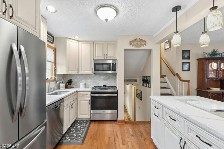 Property listing MLS 4050350 photo 11