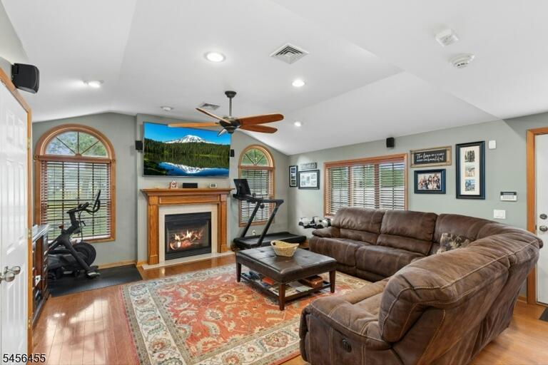 Property listing MLS 4050350 photo 14