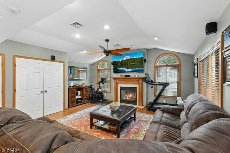 Property listing MLS 4050350 photo 15