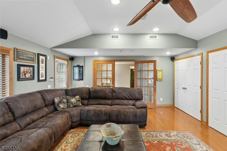 Property listing MLS 4050350 photo 16
