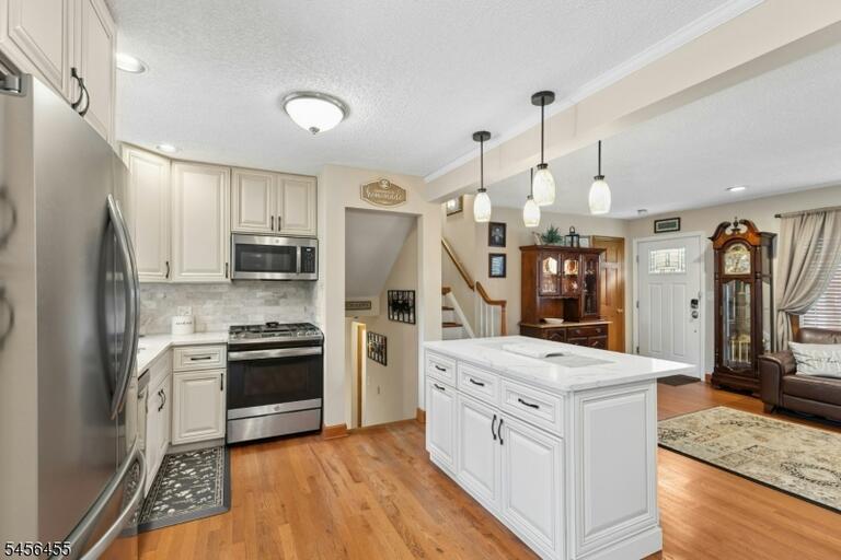 Property listing MLS 4050350 photo 9