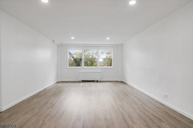 Property listing MLS 4050366 photo 2